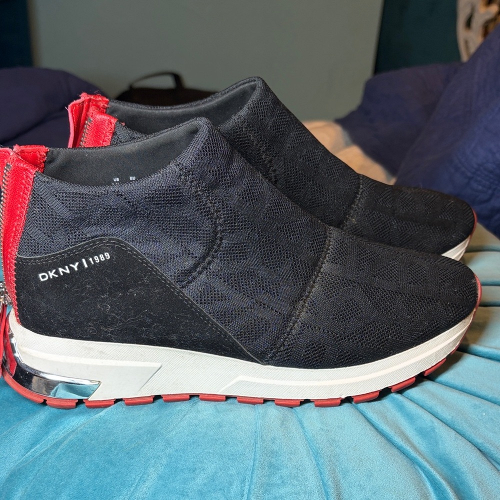 DKNY Women Black stylish slip-on Sneakers with Red and silver accents and zipper